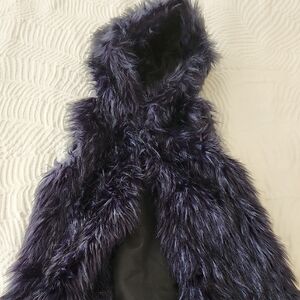 GAP Faux Fur Hooded Vest in Dark Navy